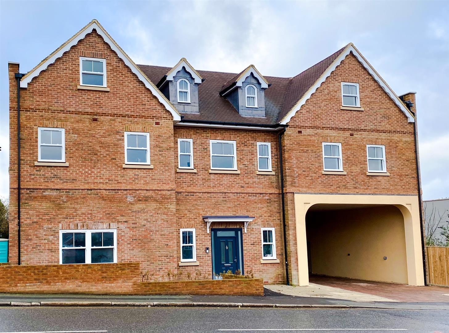 Malden Road, Cheam – WITH PRIVATE GARDEN